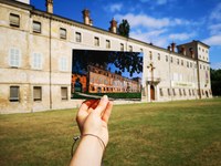 Da Russi con Amore: è nata la nuova cartolina dedicata a Palazzo San Giacomo