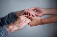 Ricostruire le comunità e percorsi di contrasto alle solitudini